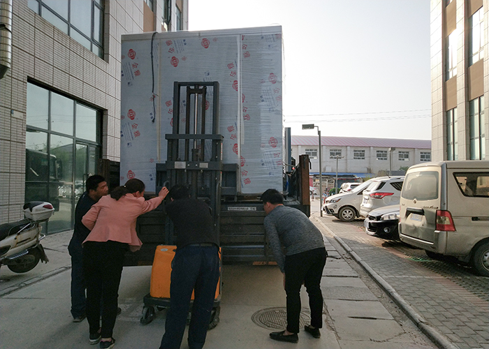 天龍化妝品廠風淋室發(fā)貨現場